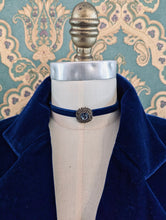 Load image into Gallery viewer, Lady Whistledown Velvet Choker
