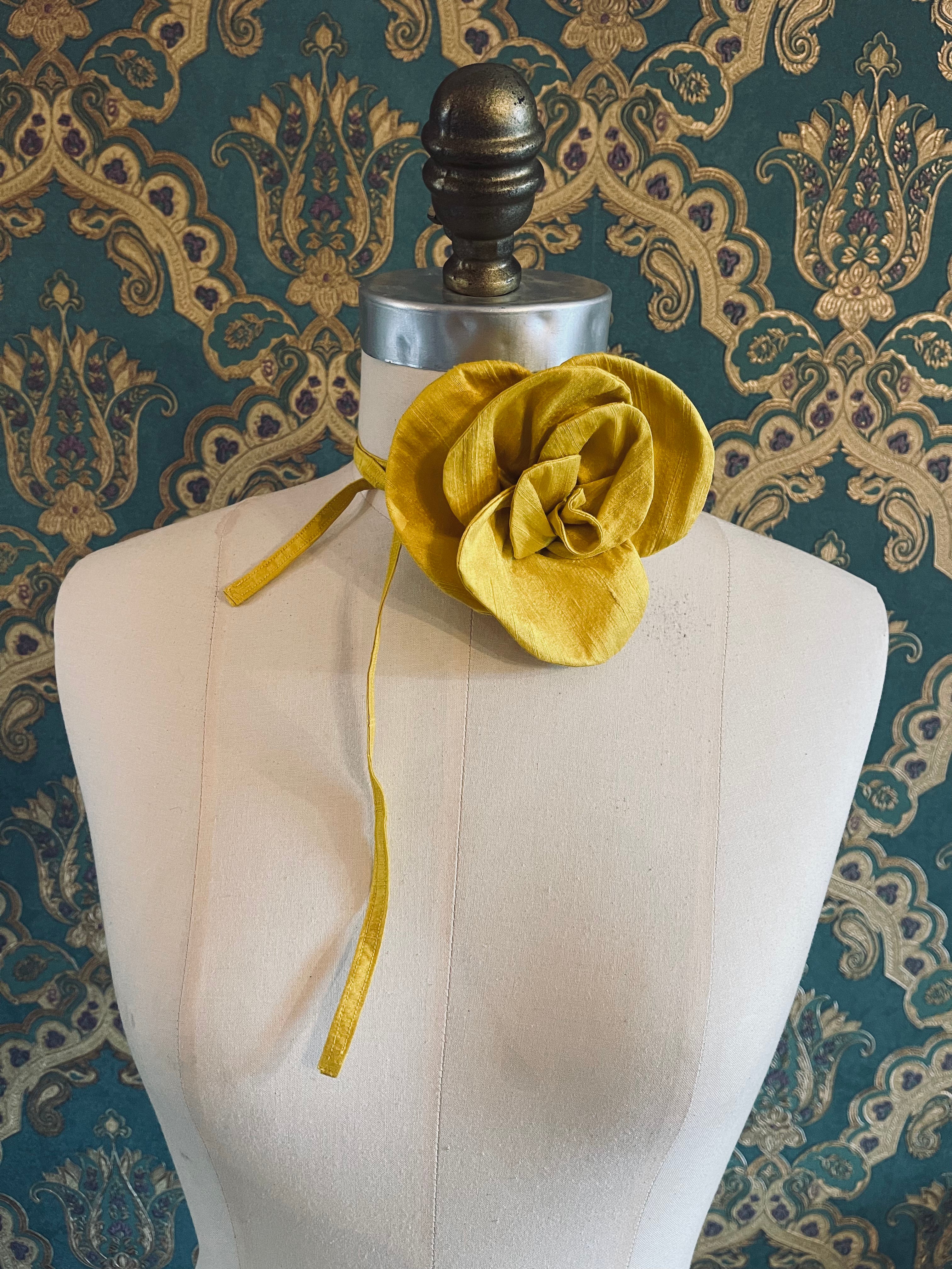 Bellucci_silk-flower-choker_small-yellow